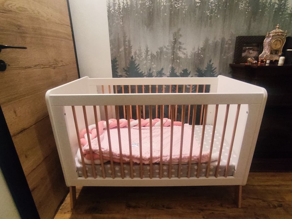 Łóżeczko niemowlęce biało-drewniane, 120x60