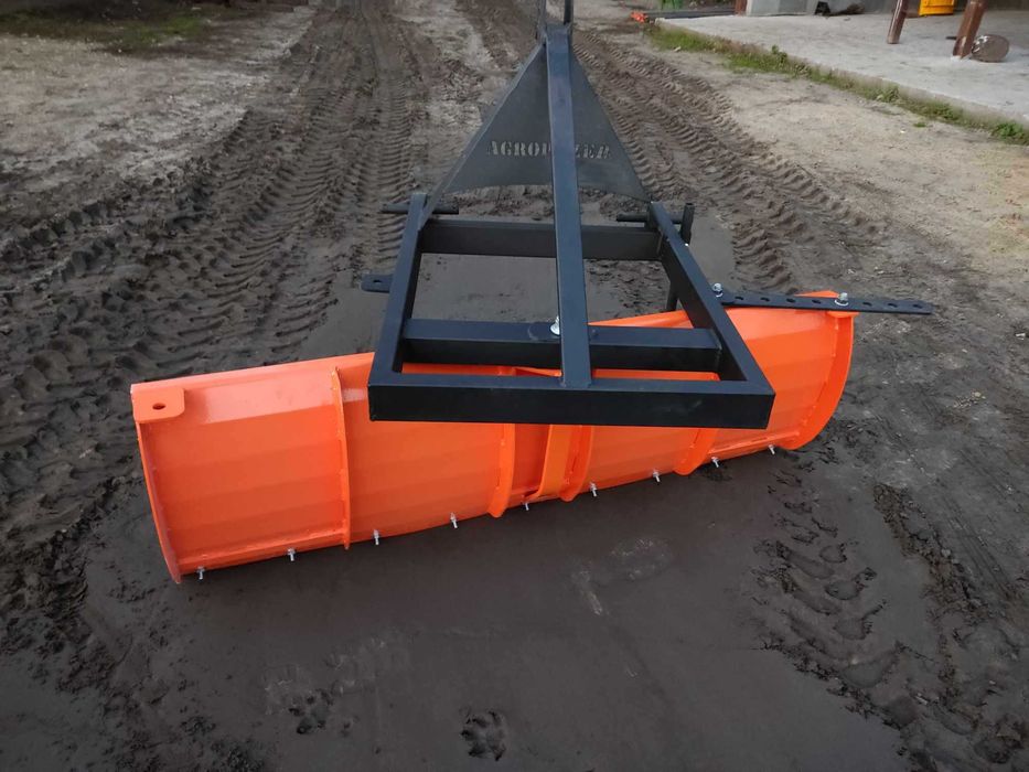 Pług śnieżny do ciagnika rolniczego obrotowy do śniegu