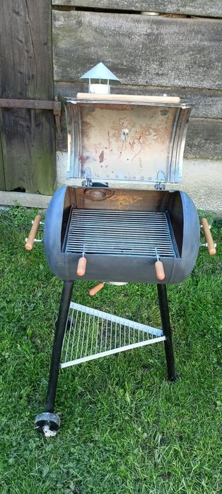 Gril z butli po helu