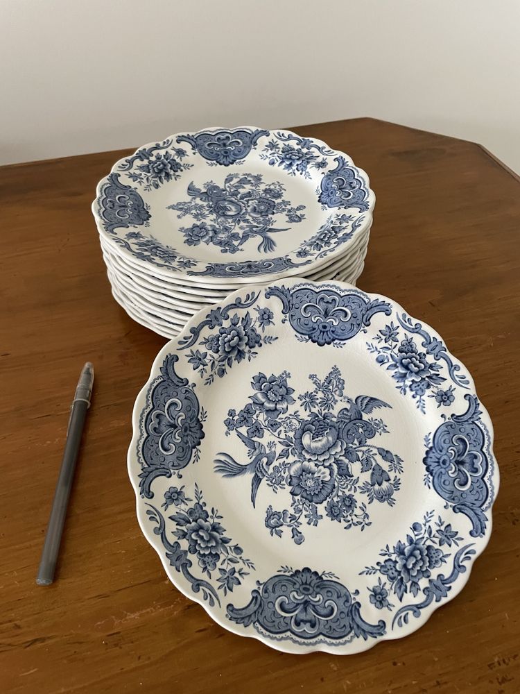 Porcelana Inglesa - Conjunto 12 Pratos sobremesa