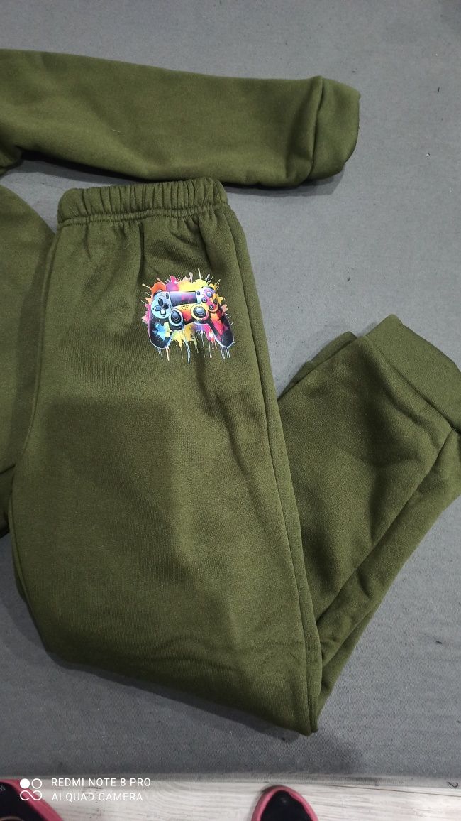 Nowy dres dla gracza khaki 134/140