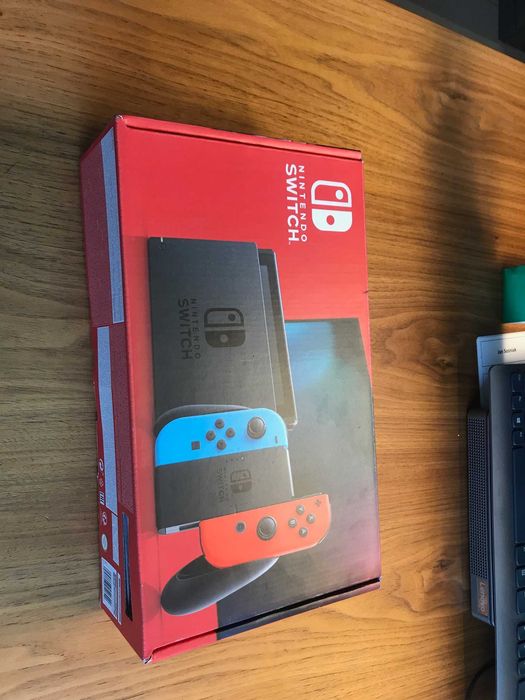 Nintendo Switch+ Joy-Con Niebiesko-czerwony