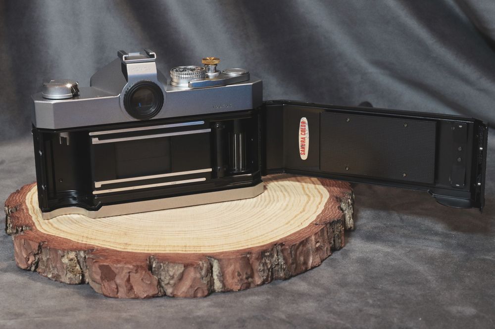 Zestaw analogowy KONICA. Obiektyw HEXANON 28mm