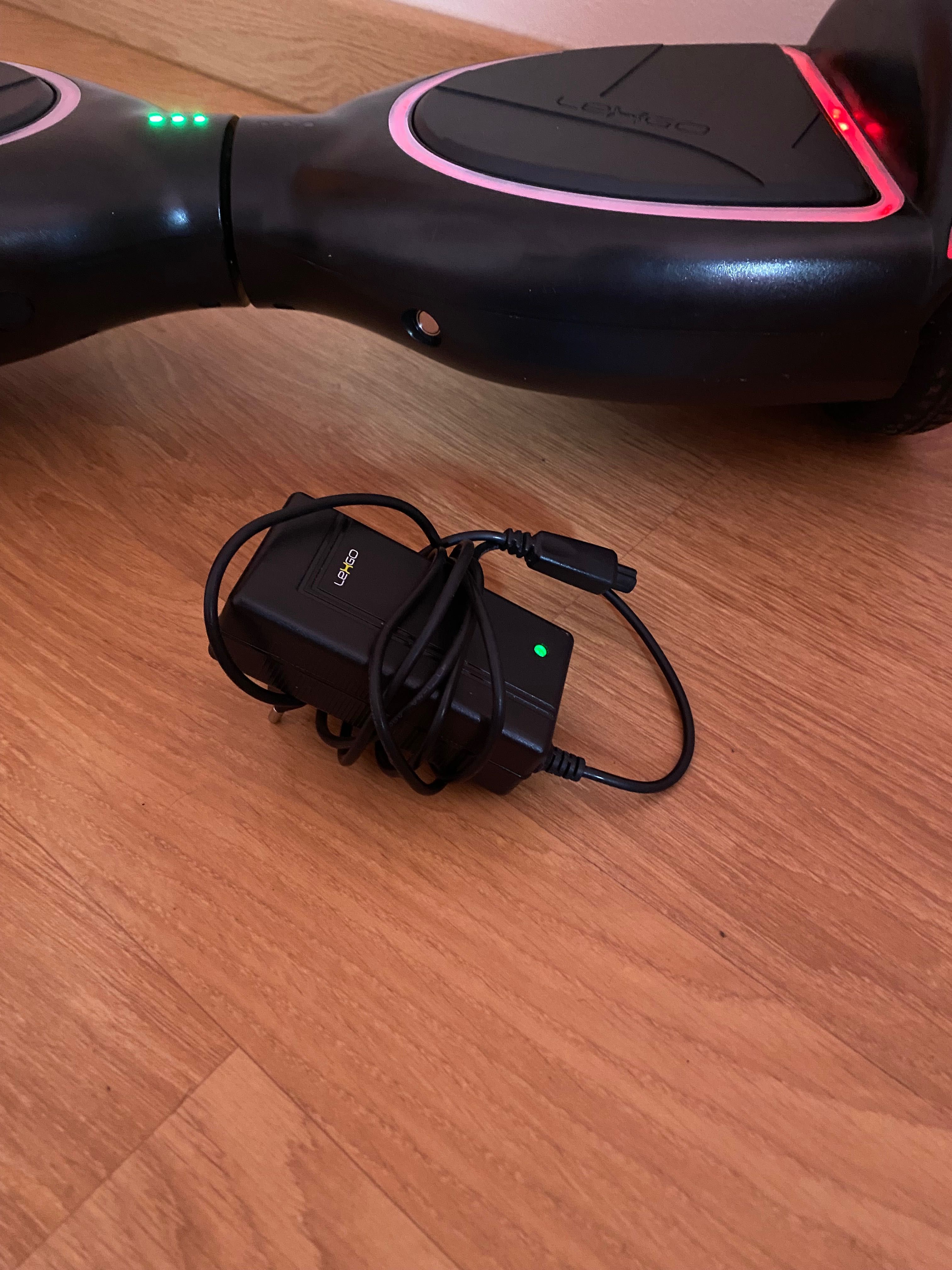 Hoverboard com luzes (carregador incluído) sem caixa