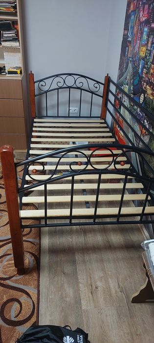 Продається двох'ярусне ліжко.
