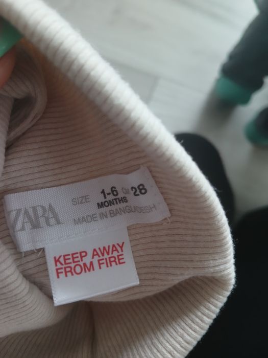 Beżowa kremowa czapeczka Zara bawełniana prążkowana z uszkami