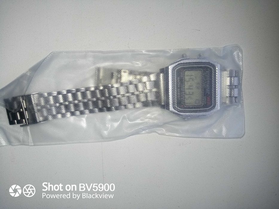 Годинник-будильник кварцові, настільні.