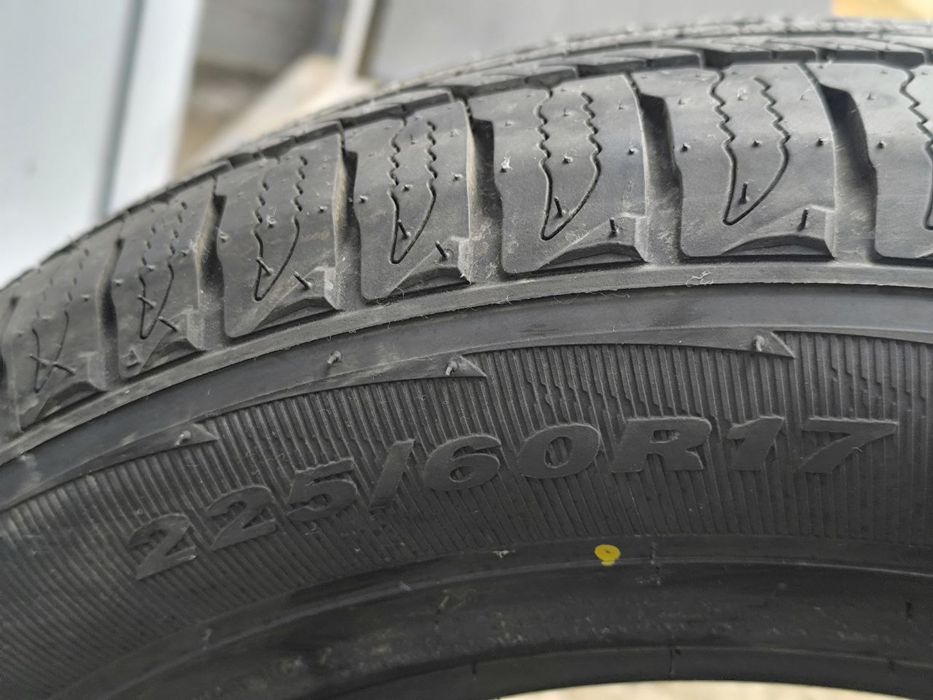 Продам всесезонные шины R17