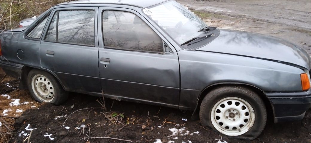 Opel Kadett после ДТП в разбор