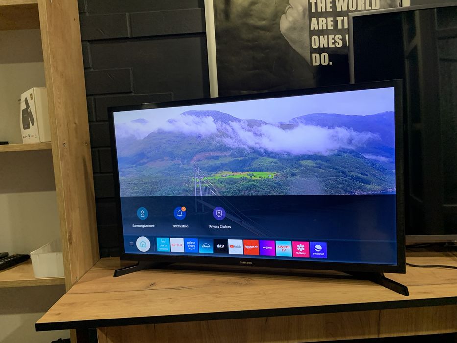 Телевізор samsung 32 smart tv + кріплення на стіну