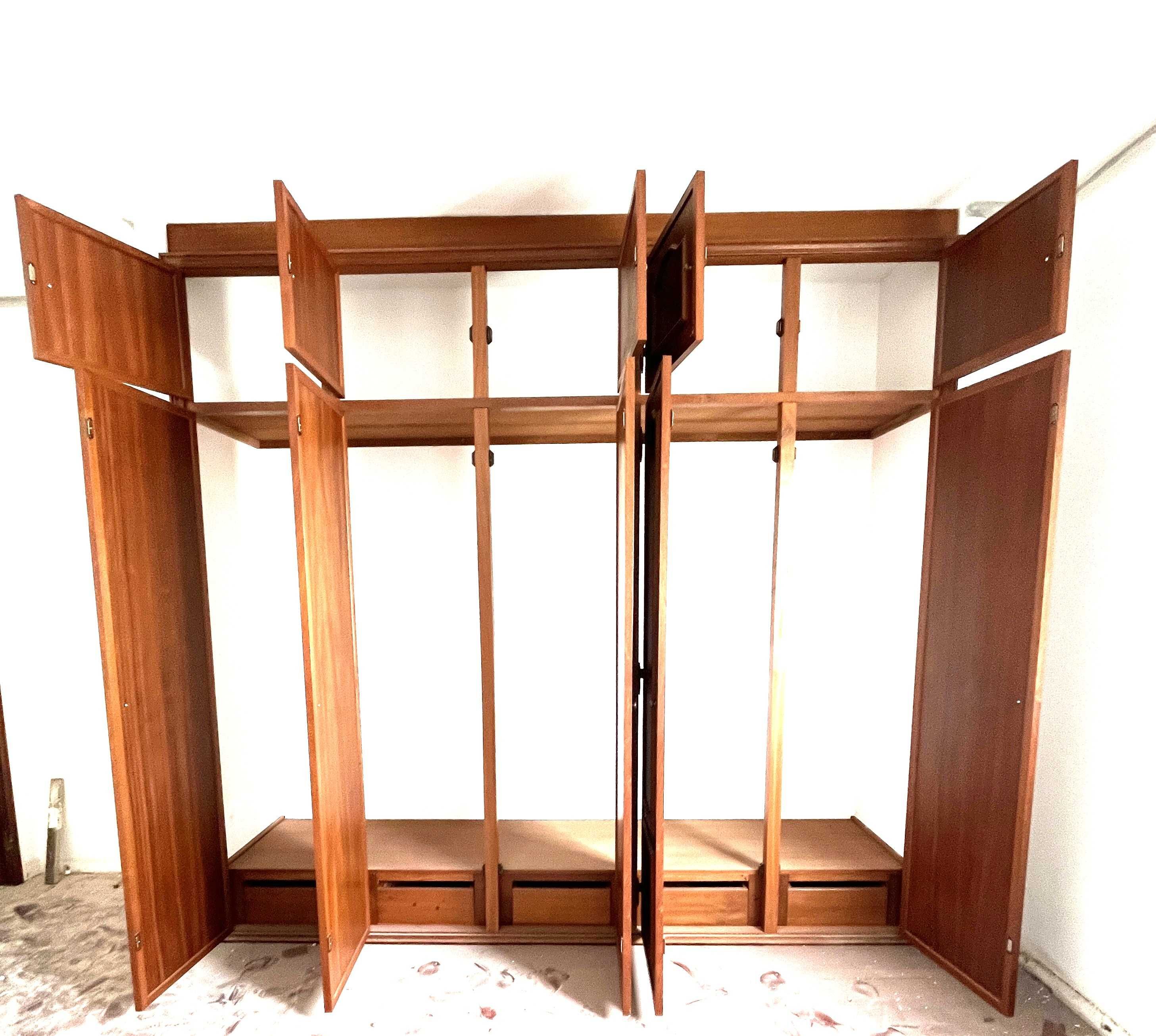 Roupeiro Embutido com Portas Abrir