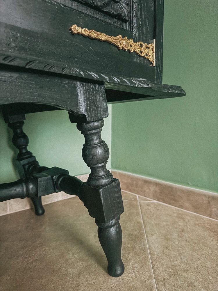 Aparador antigo em carvalho maciço – restaurado e exclusivo