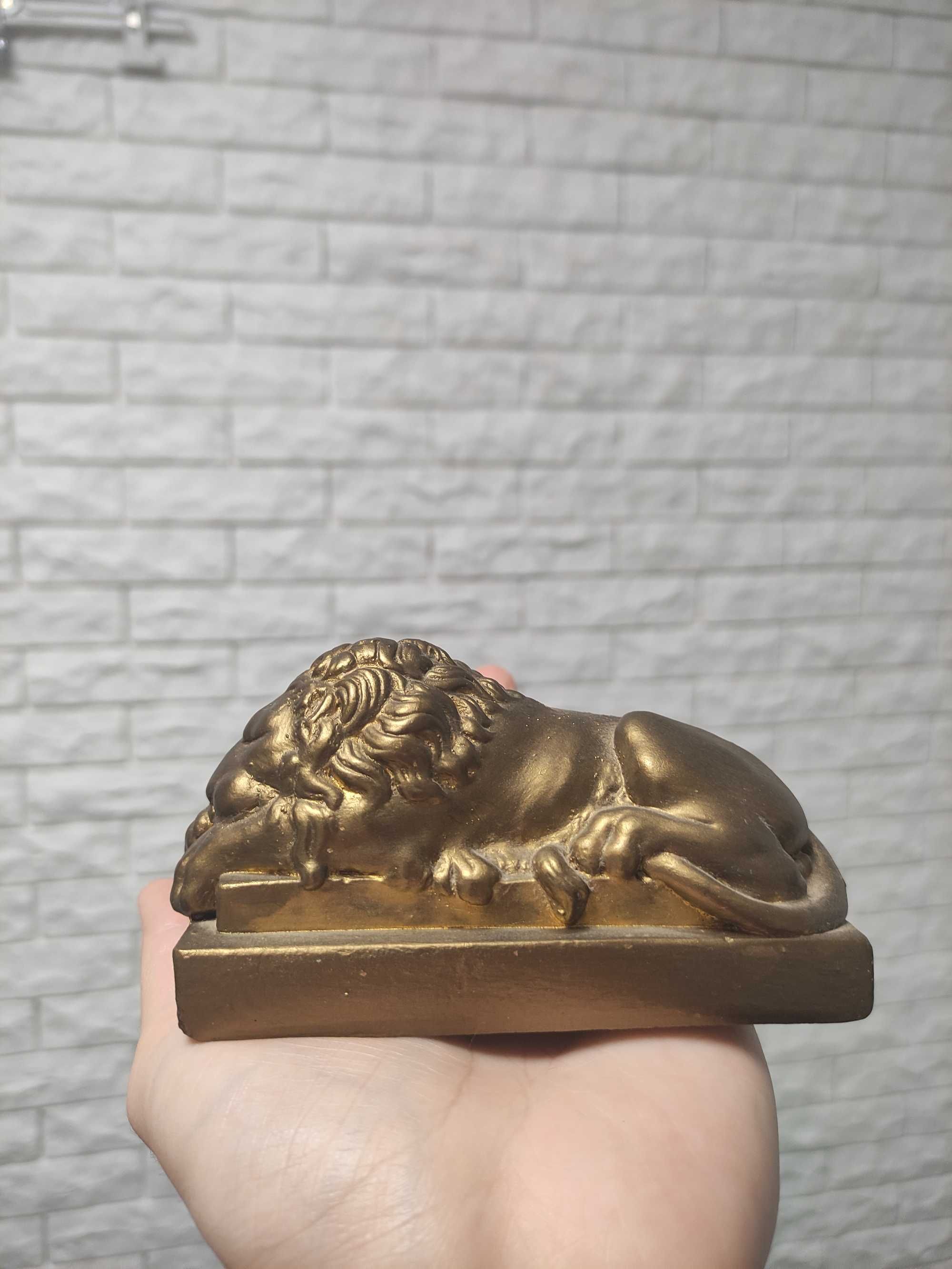 Статуетка лев спящий в золоте статуэтка фигурка