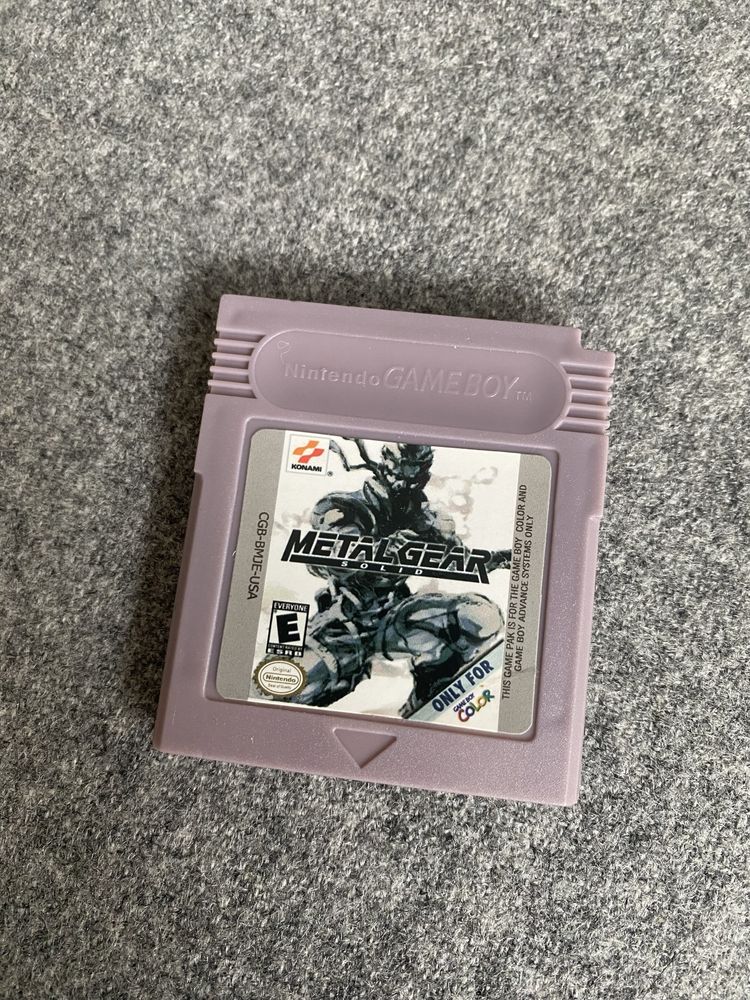 Nintendo Game Boy Color + gra Metal Gear Solid