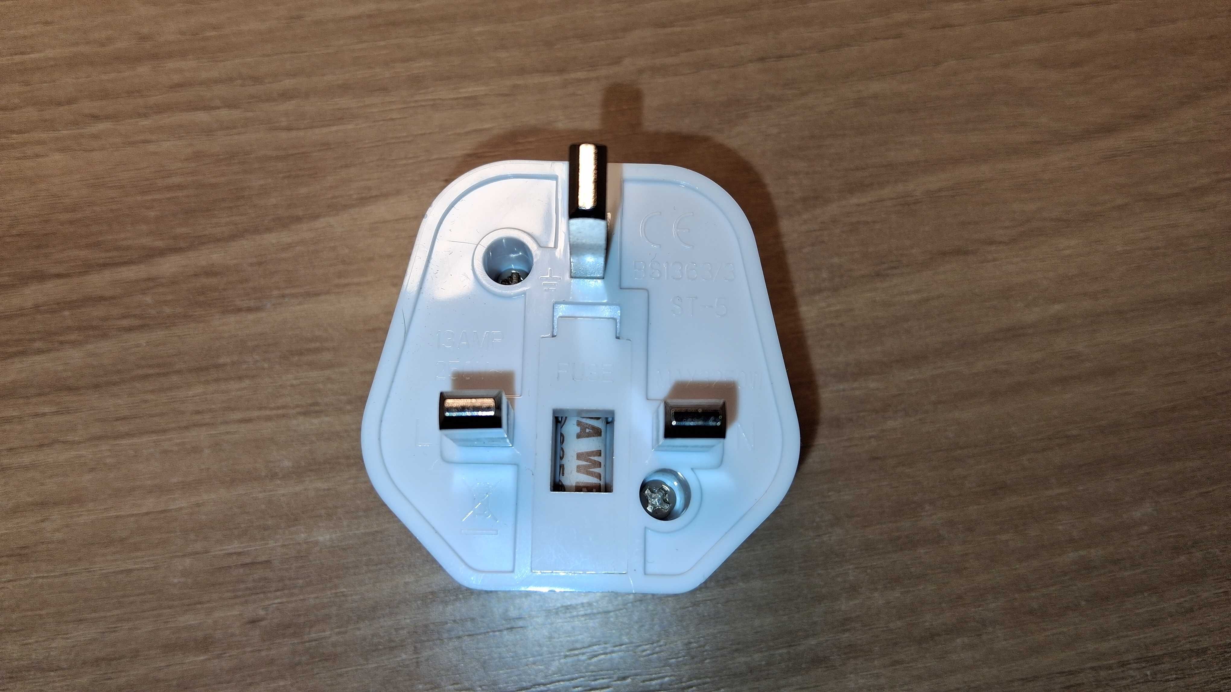 Adapter Zasilający UK Do EU Z Bezpiecznikiem 13A – Wtyczka