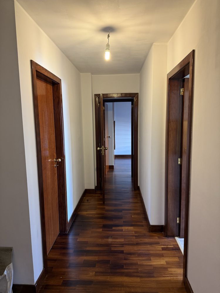 Apartamento T2 + 1 com 2 Lugares de garagem e arrumos
