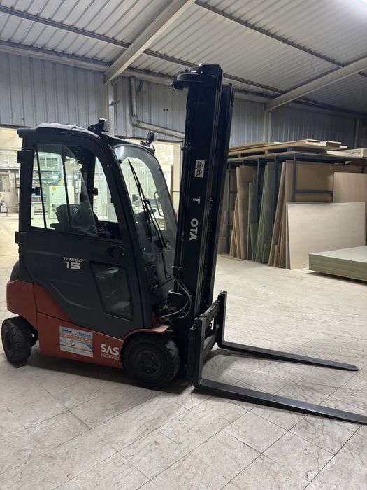 Empilhador toyota 1.5T elétrico com torre tripla em bom estado geral