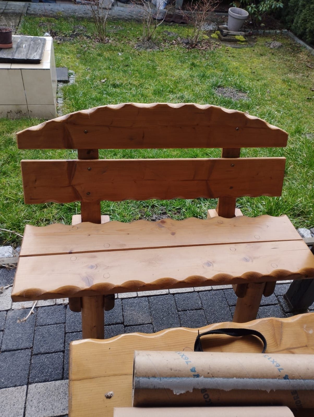 Stół drewniany solidny  z 4 ławkami stan bdb