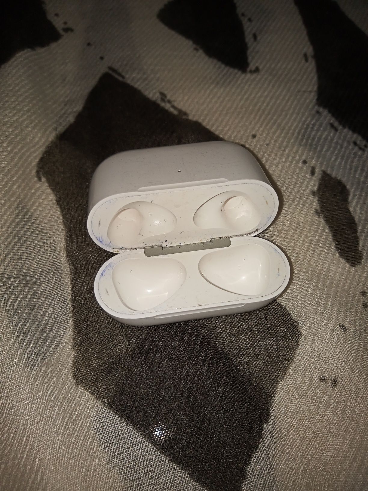 Sprzedam ladowarke bezprzewodowa marki Apple/AirPods.