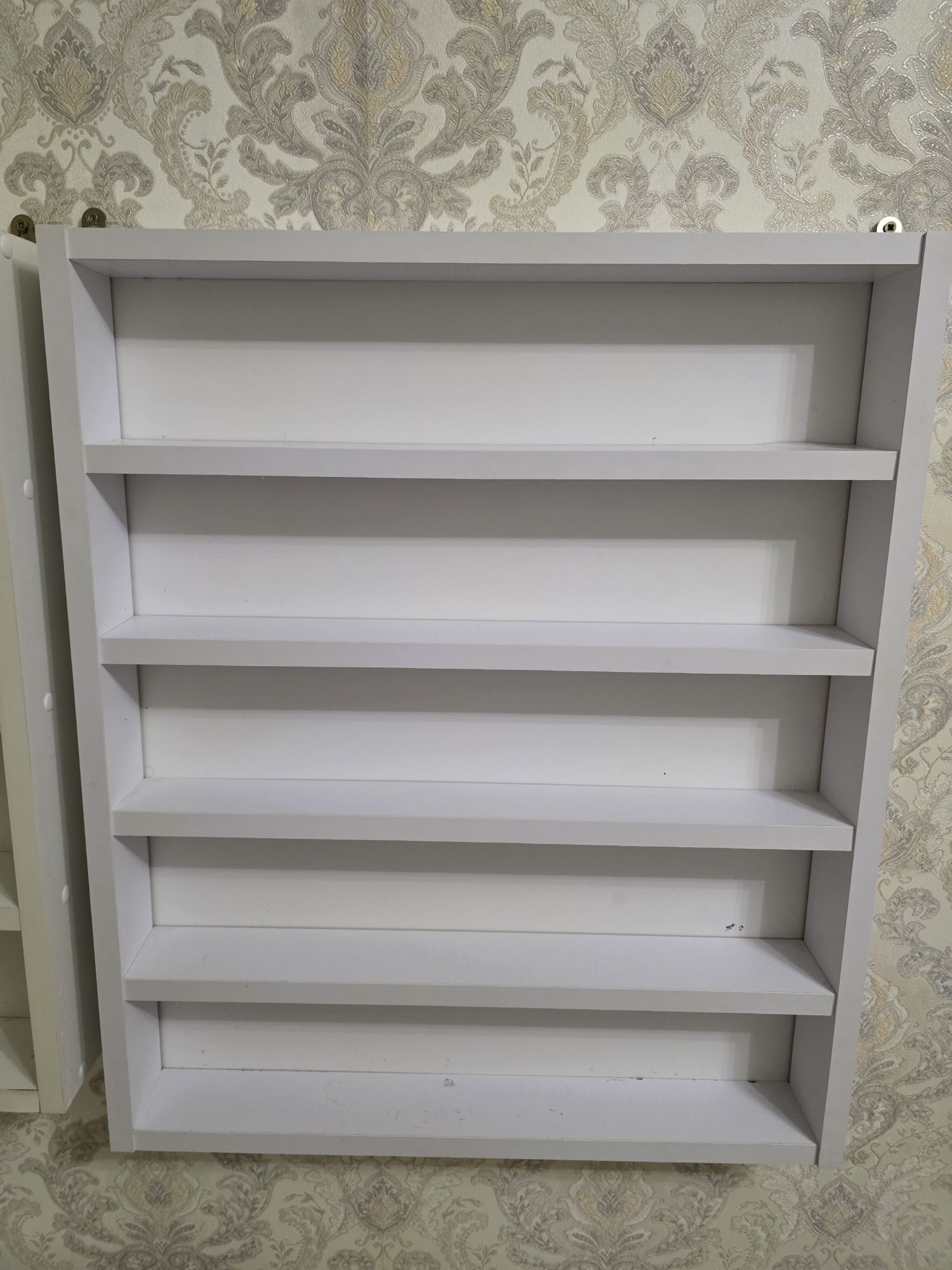 Стіл и  полиці для гель лаку