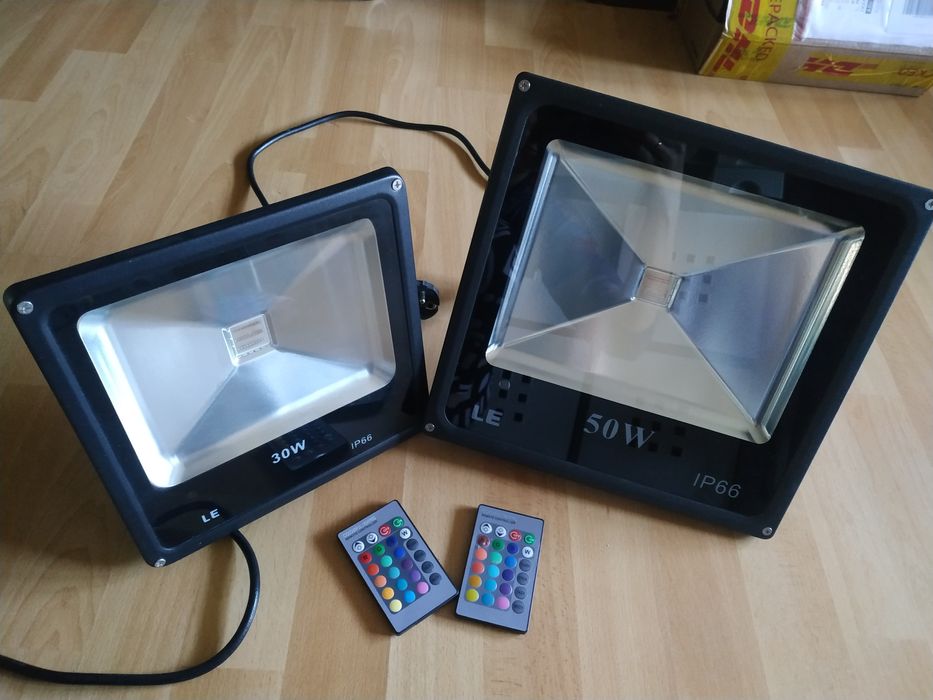 Kolorowa lampa LED RGB zewnętrzna 30W i 50W