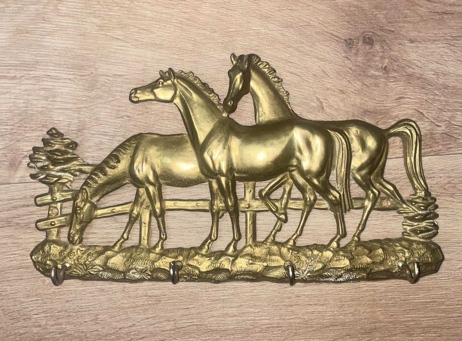 Продаю ключницу-вешалку