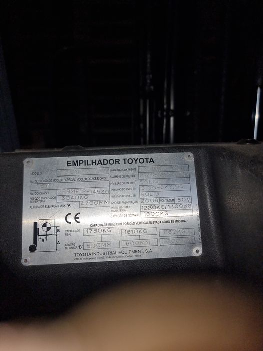 Empilhador Toyota,elétrico com bateria nova de 80 voltes