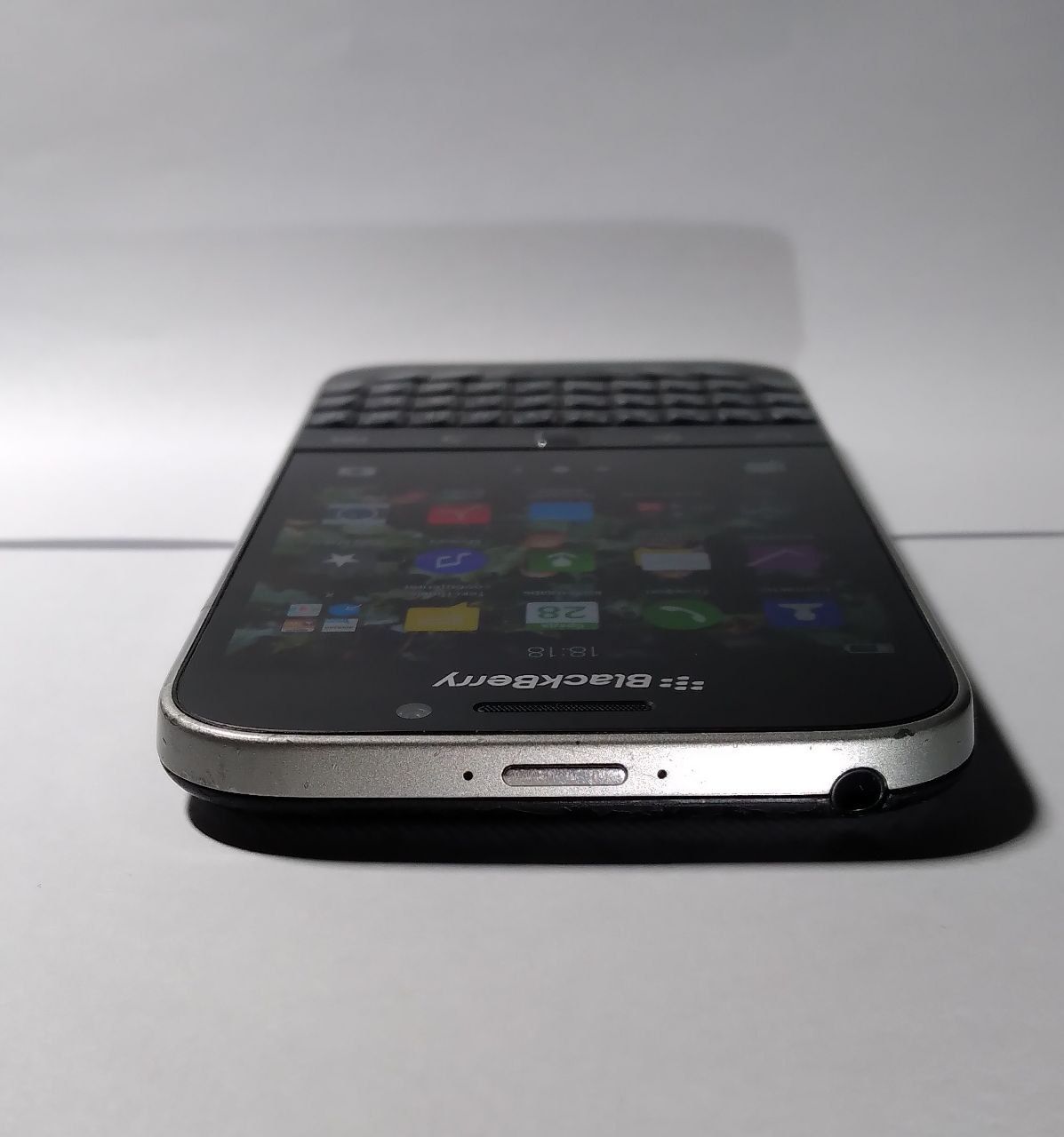 Смартфон с qwerty клавиатурой blackberry classic q20