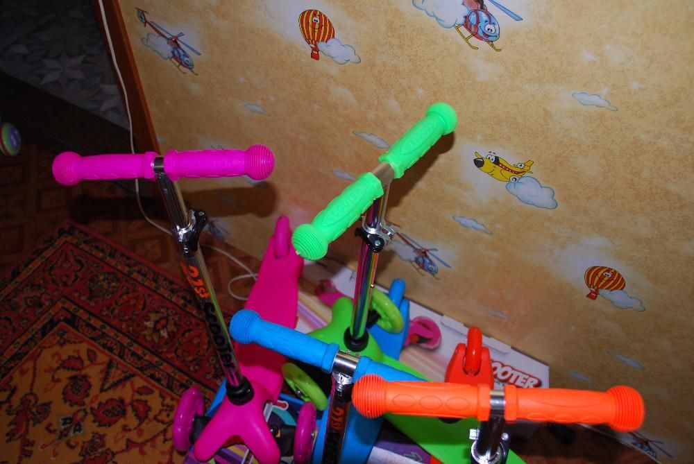 Самокат качественный Best Scooter Светящиеся КОЛЁСА PU любой цвет