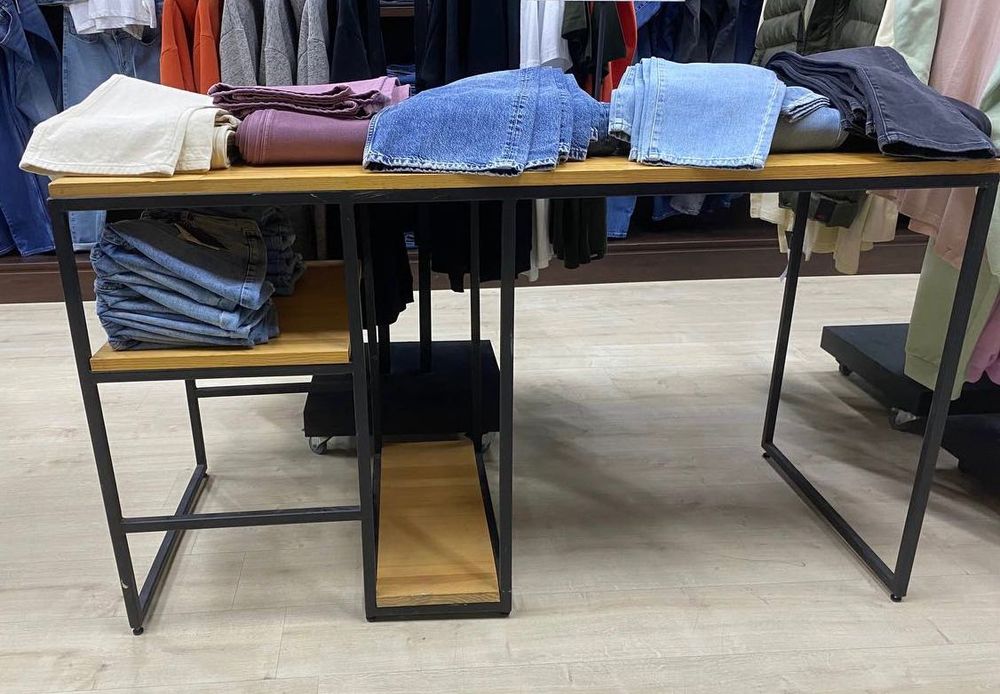Столи лофт 2 шт., торгове обладнання.