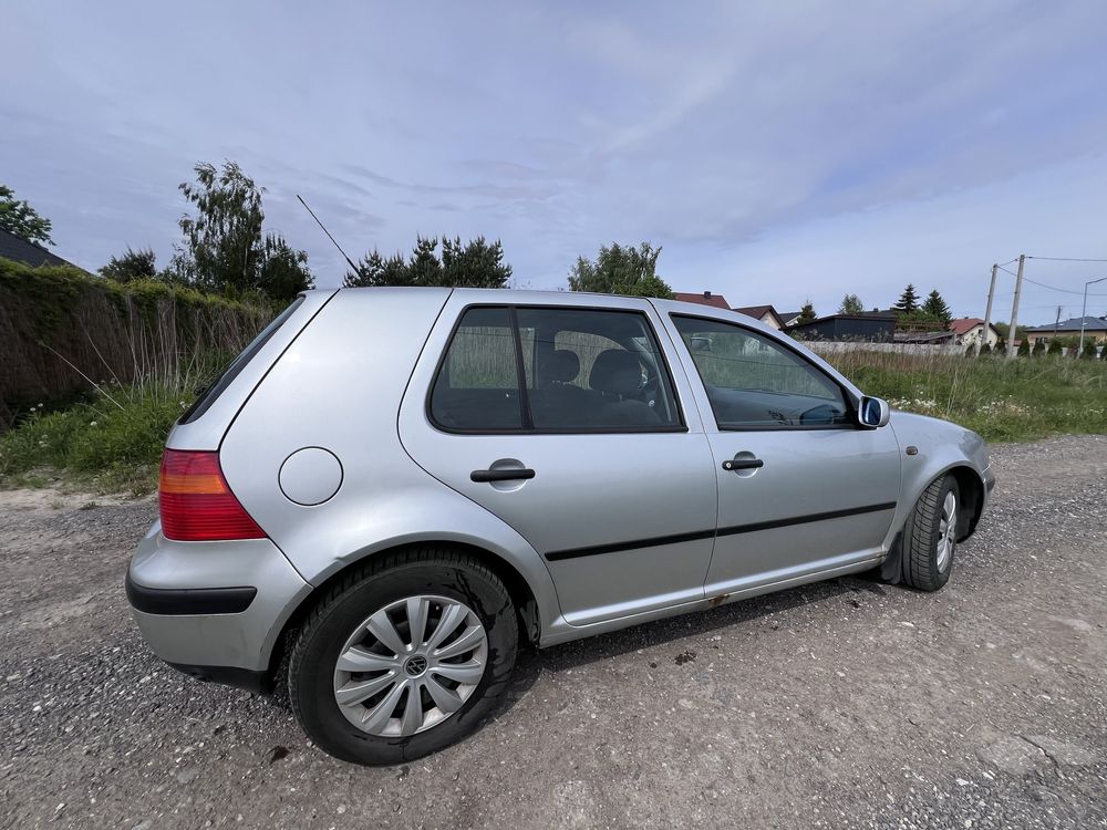 Volkswagen Golf 1.6 16V z instalacją gazową