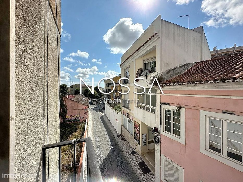 T2 com varanda | para remodelar| Centro | Caldas Rainha