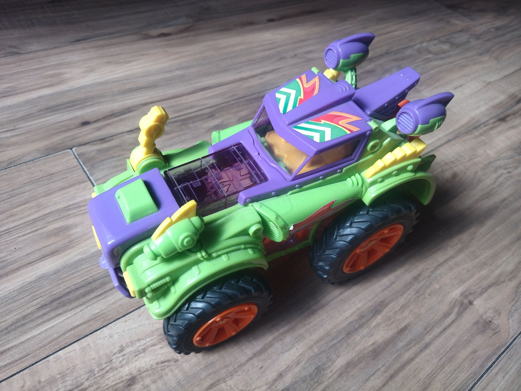 SuperZings 3, Villain Truck Monster Roller, pojazd SuperZłoczyńców