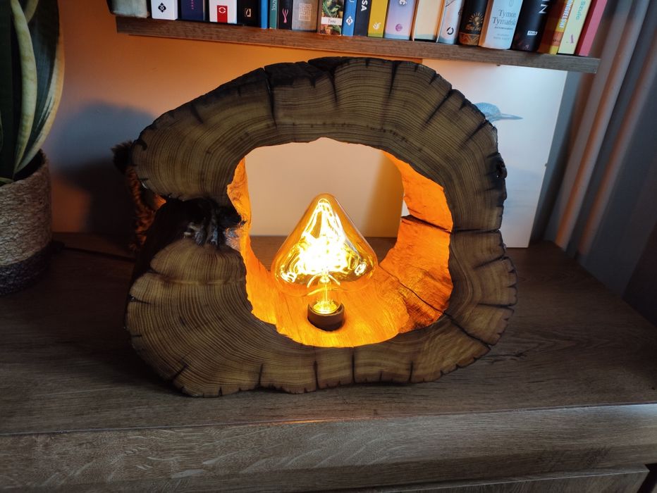 Lampa z pnia drewna akacjowego ,klimat
