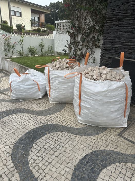 Pedra basalto - calçada portuguesa