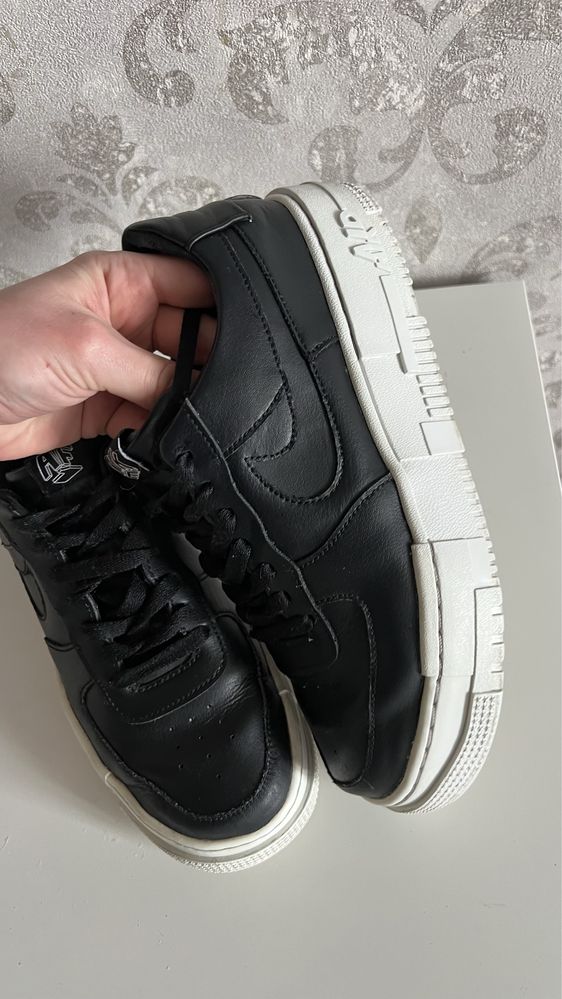 Продам кросівки Nike air force 1