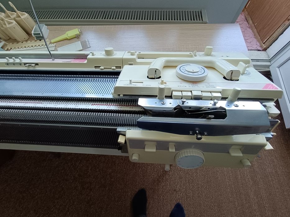 Brother KH 893/KR 850. Дві фонтури. В'язальна машина 5 клас.