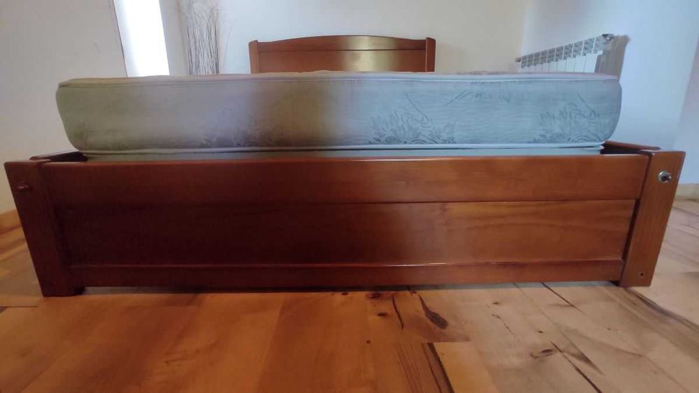 Cama de Casal de madeira+estrado+colchão