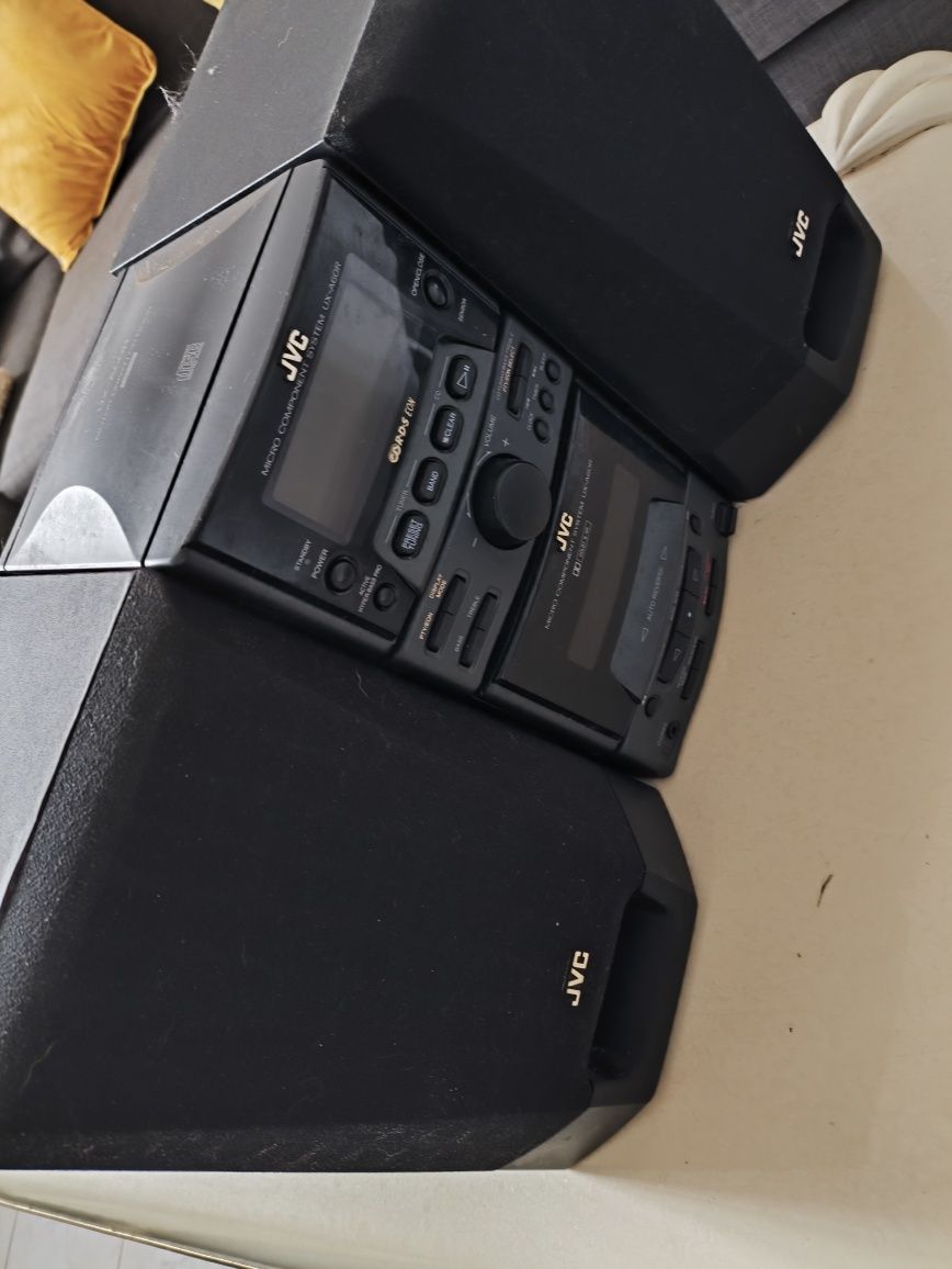 Aparelhagem JVC com colunas