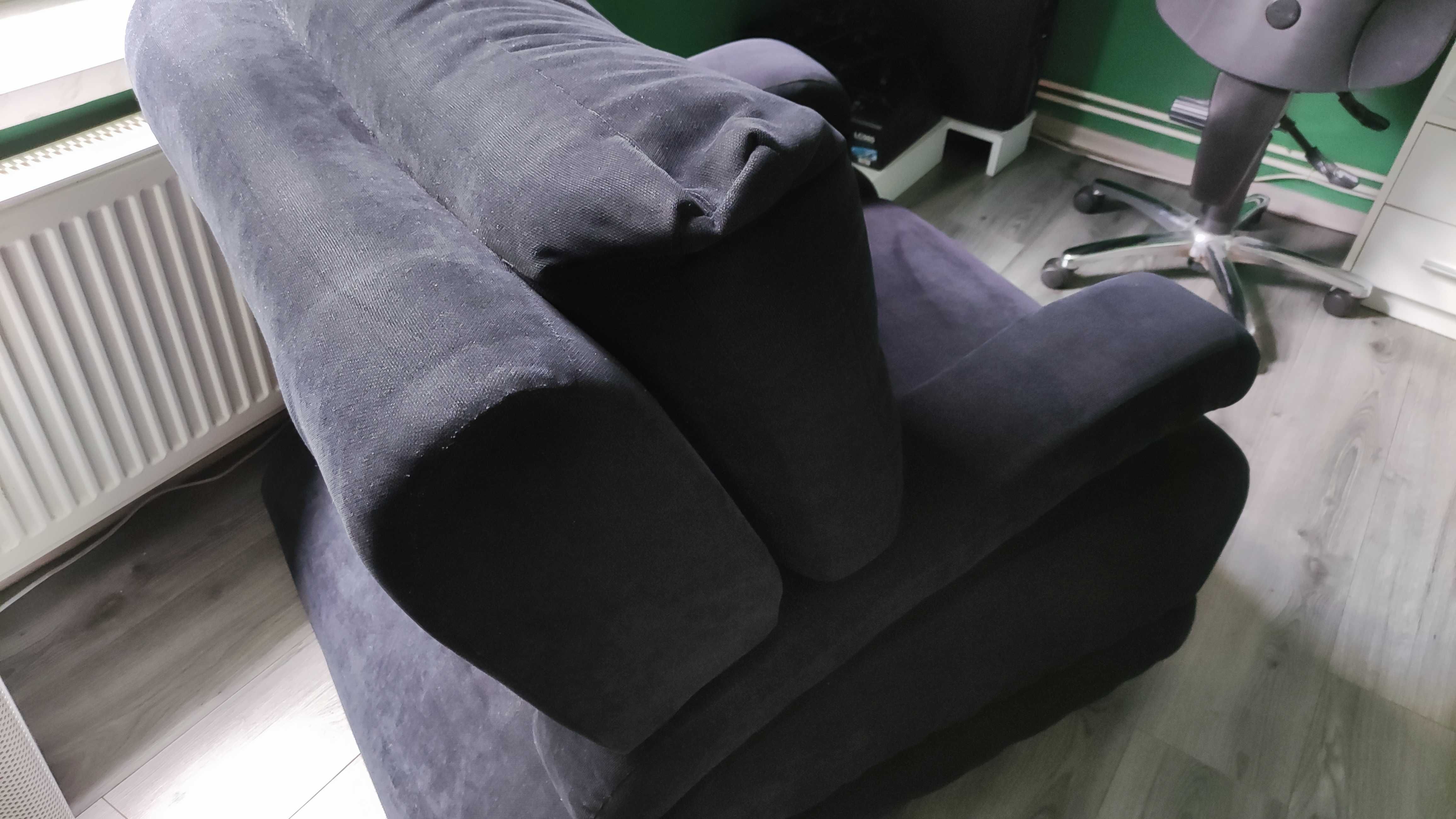 Duży wygodny fotel do salonu - Czarny