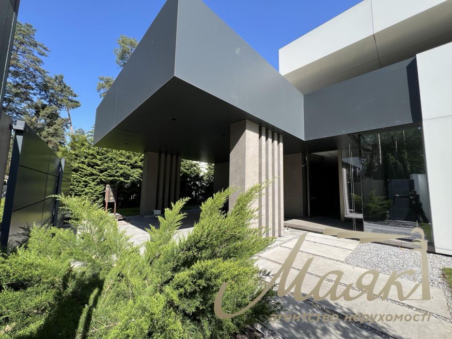 Продажа дома БЕЗ КОМИССИИ с бассейном и терассой в Плютах