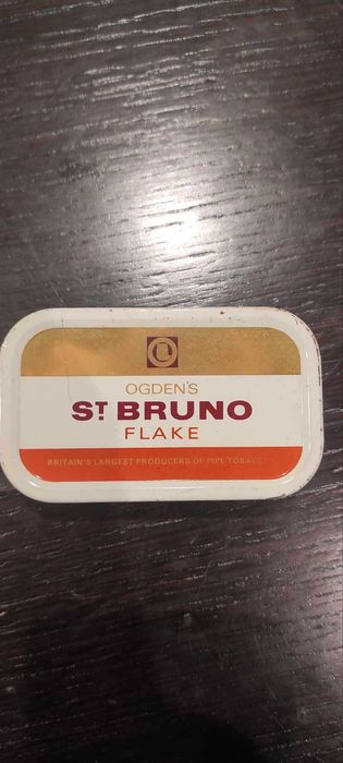 Coleção de latas vazias de tabaco de cachimbo