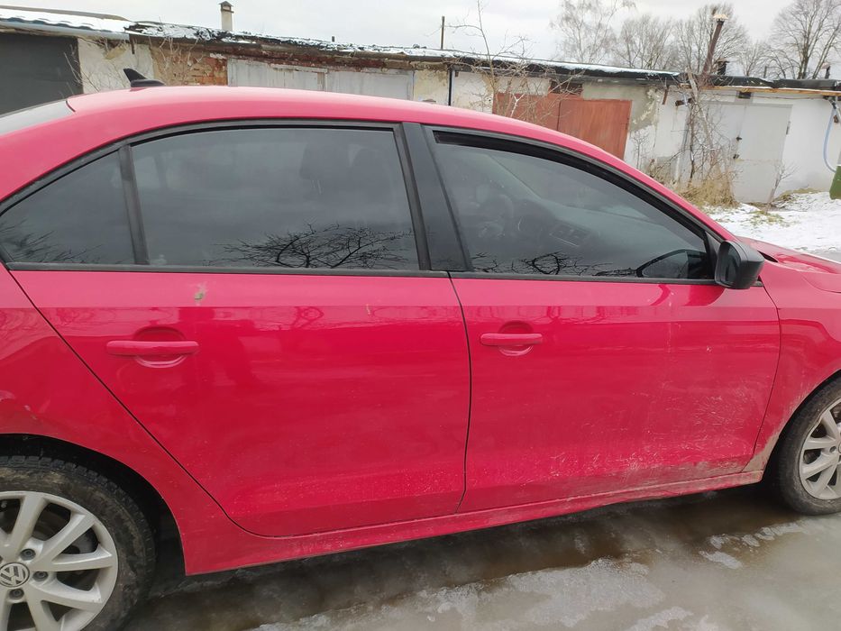 Двері в зборі VW Jetta 6 USA 2010-2017 Дверь Джетта. седан. колір LY3D