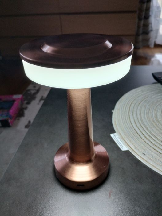 Lampka nocna LED ładowana