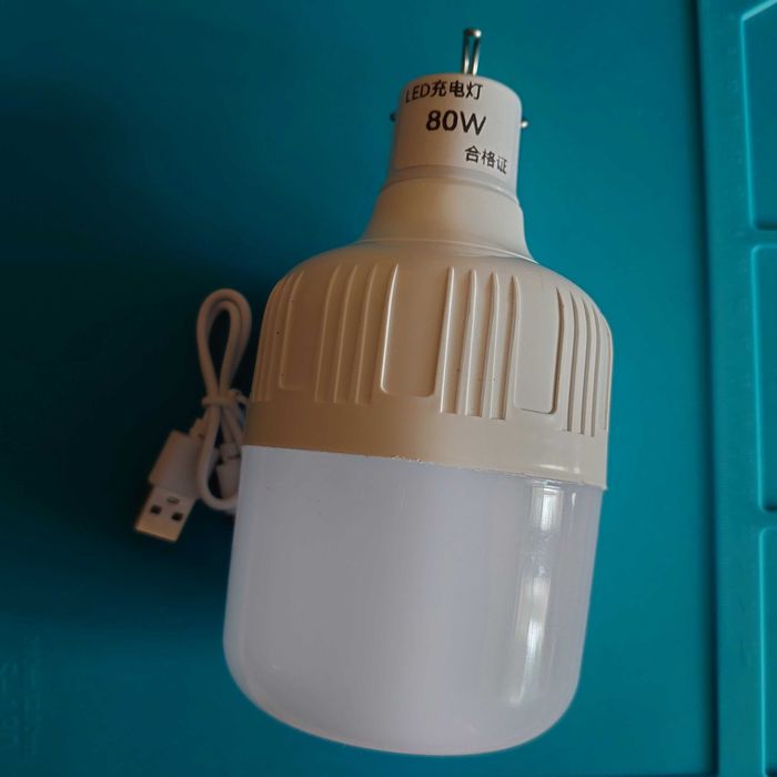 Лампа с зарядкой от сети