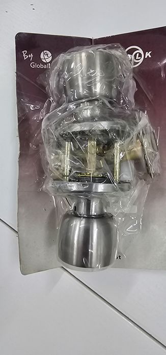 Fechadura nova em embalagem