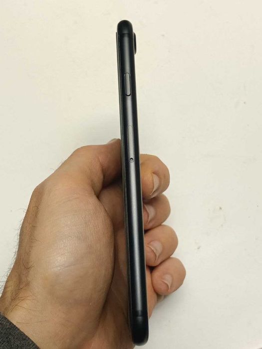 Класний iPhone 7 на 128Gb Black телефон смартфон Айфон 7 A1778 АКБ 77%