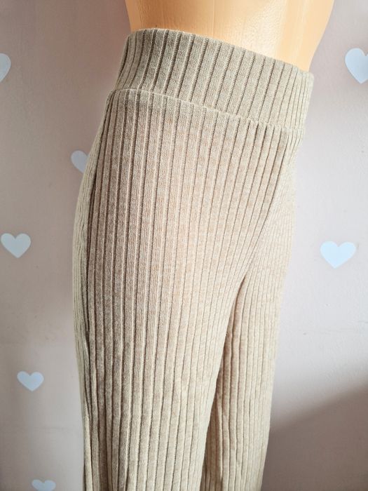 Spodnie materiałowe beżowe rozkloszowane szerokie dzwony prążkowane bu