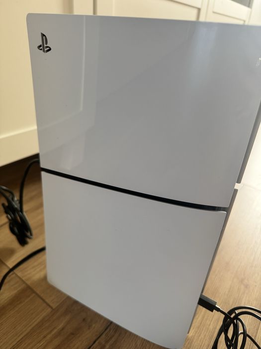 Konsola Playstation PS5 z napędem jak nowa kupiona 12.2024