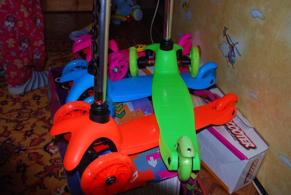 Самокат качественный Best Scooter Светящиеся КОЛЁСА PU любой цвет